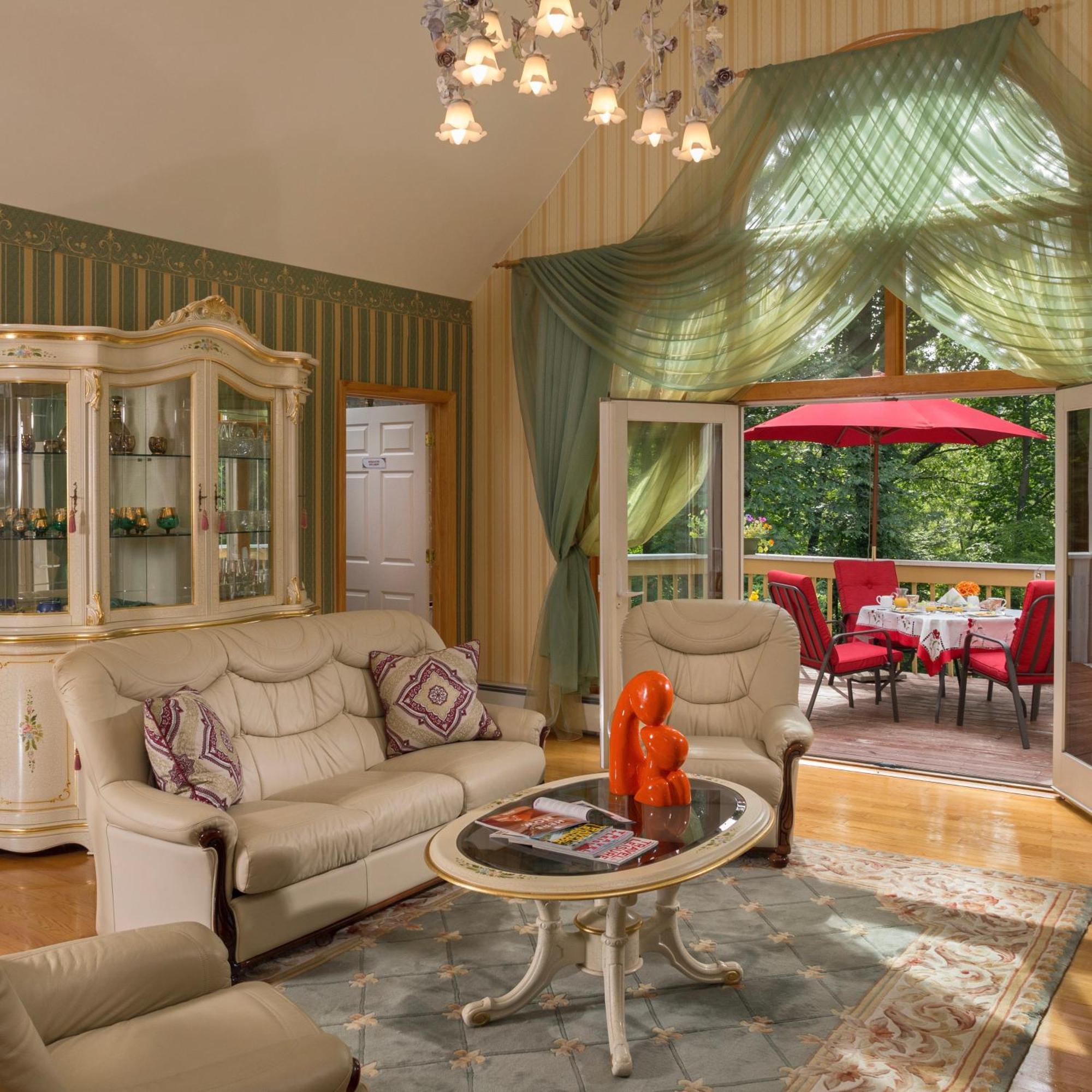 Cherry Valley Manor Bed & Breakfast *